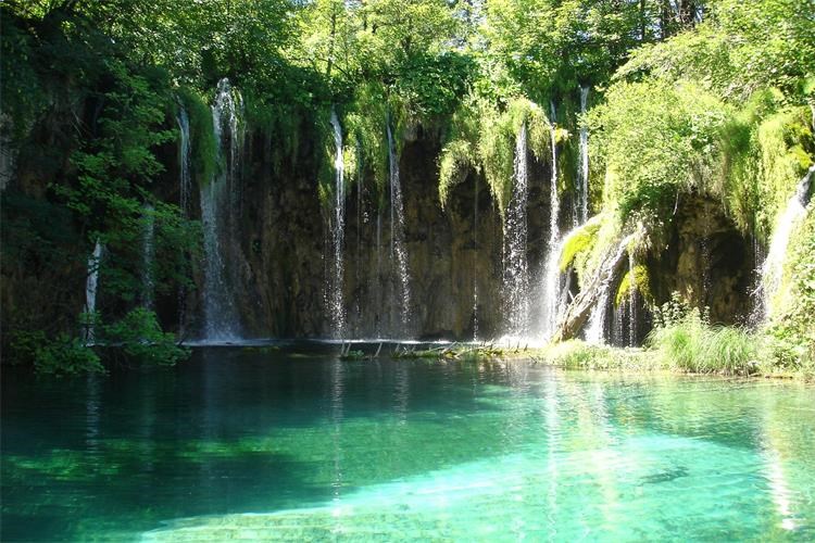 Slika /slike/upr8-plitvice-lakes-192168.jpg
